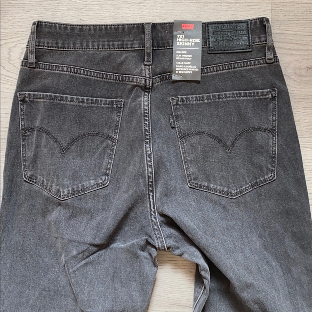 Levi’s 721 High Rise Skinny Black Jeans - Picture 5 of 7